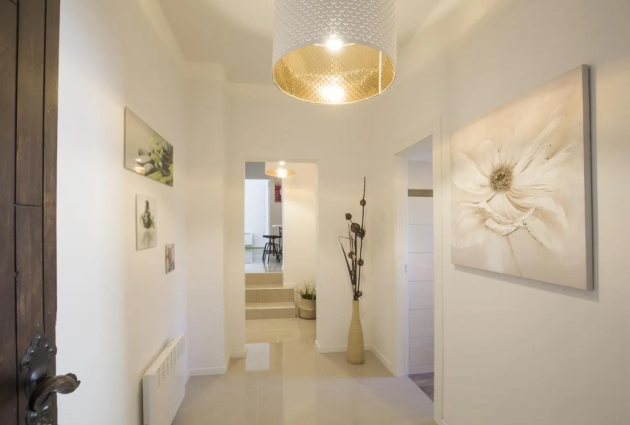 Apartment With Garden And Free Parking Pula