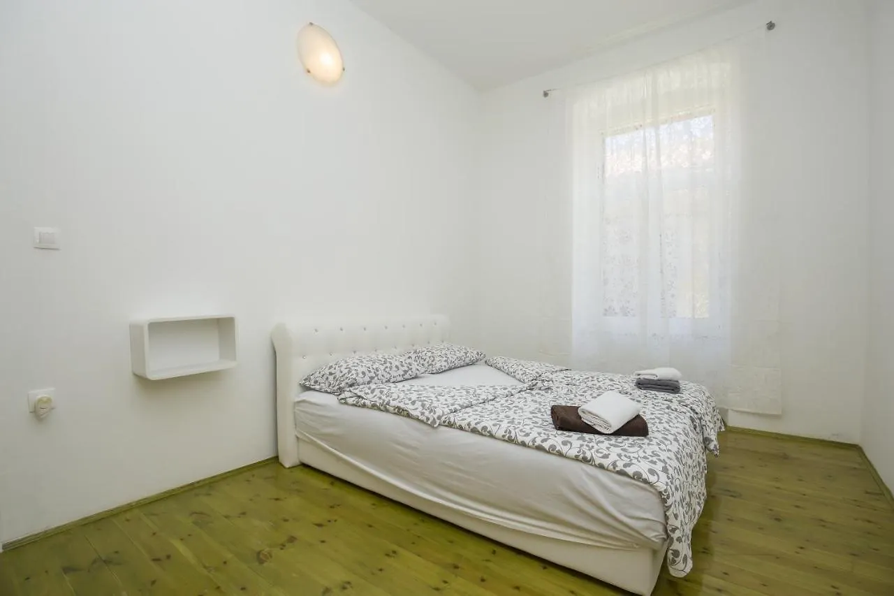 Apartment With Garden And Free Parking Pula Chorwacja