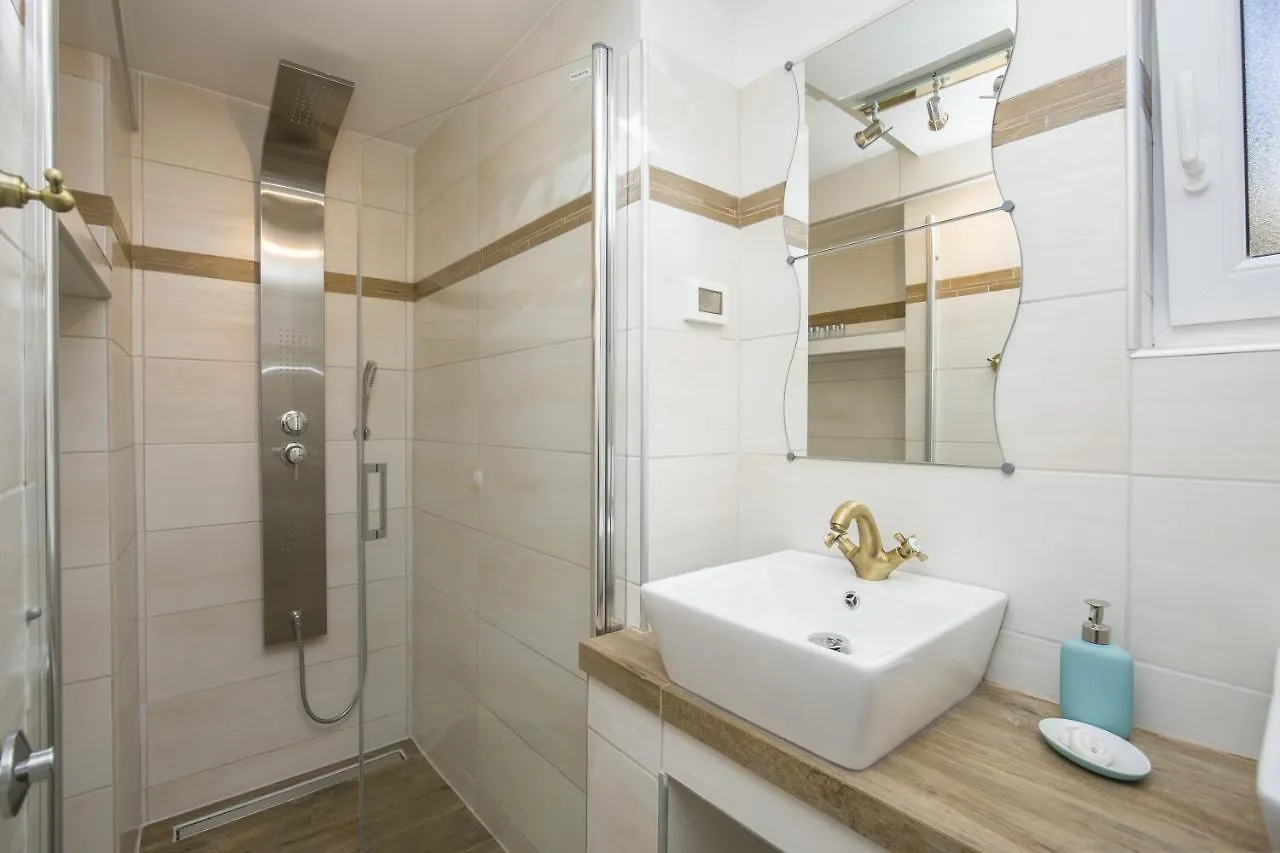 Apartment With Garden And Free Parking Pula